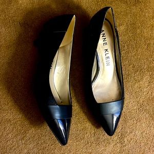Anne Klein Navy shoes pumps low heel never worn